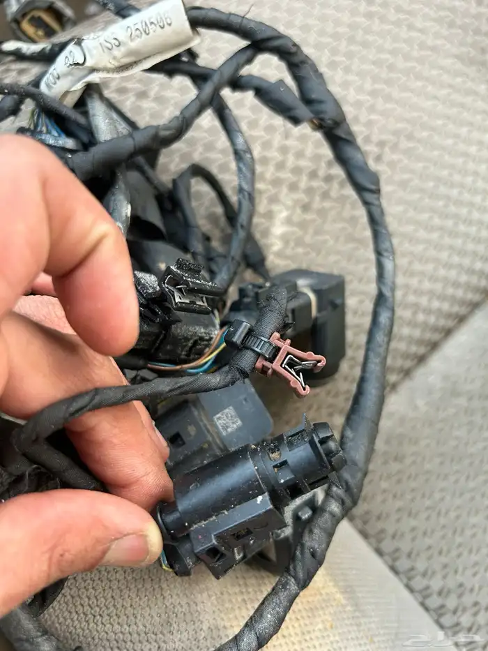 قطع كابرس من14 الى 16 علبة فيوزات وظفاير ورمانة قير وكمبيوتر 6