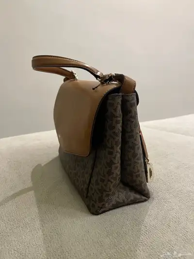 شنطة نسائيه DKNY 7