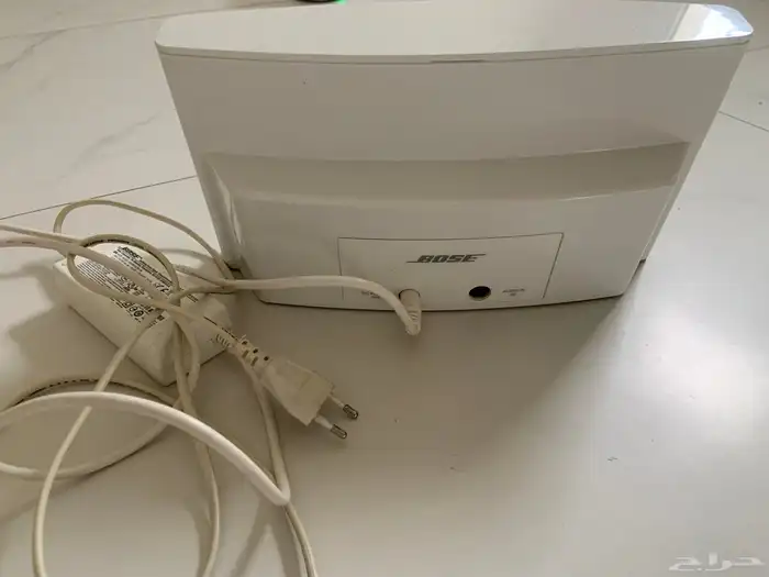 مكبر صوت وشاحن جوال من BOSE 1