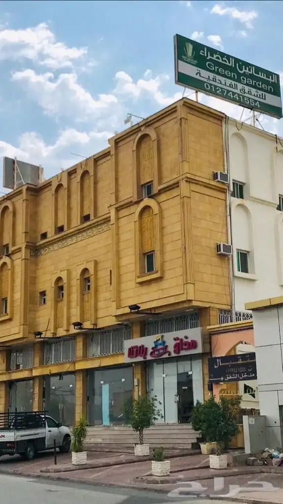 للبيع فندق وشقق طريق الشفا 0