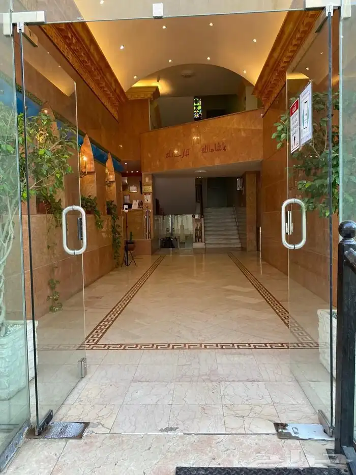 للبيع فندق وشقق طريق الشفا 3