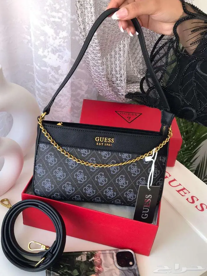 شنط جيس مستطيلة شنطات قيس متوفر عدة انواع واشكال غيس Guess 5