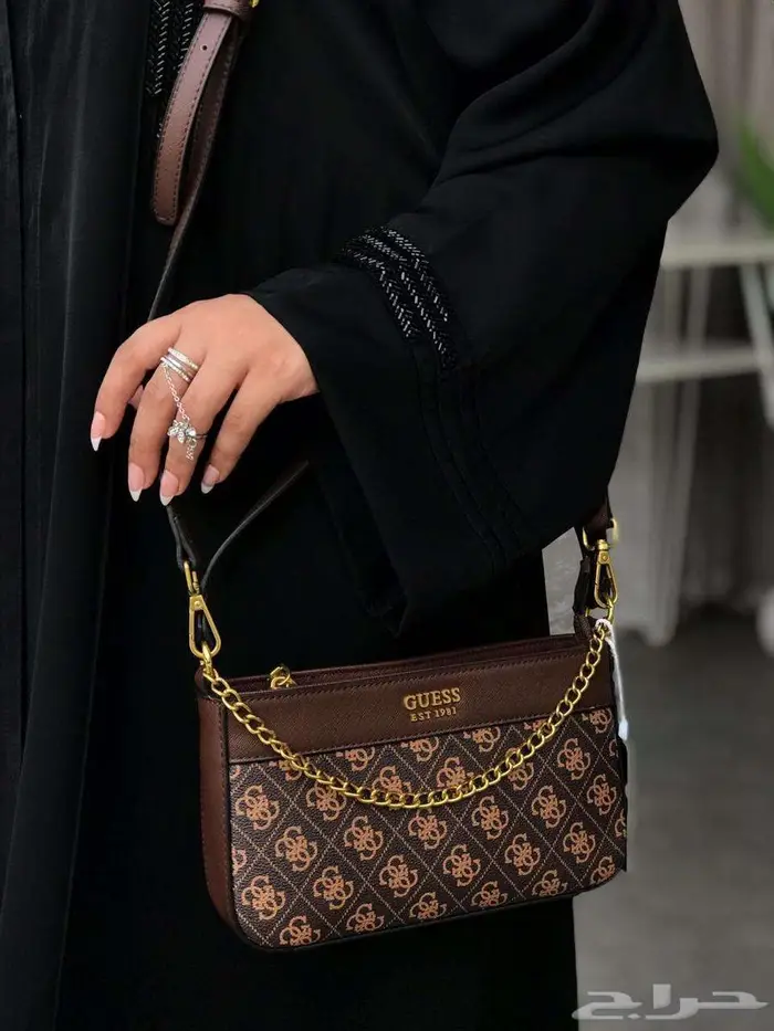شنط جيس مستطيلة شنطات قيس متوفر عدة انواع واشكال غيس Guess 2