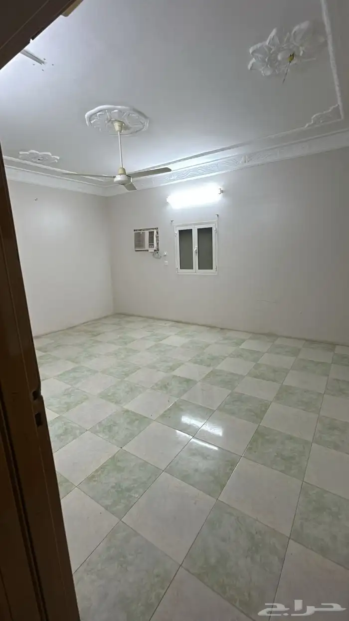 عمارة للايجار جازان مخطط 5 على شارعين. 8