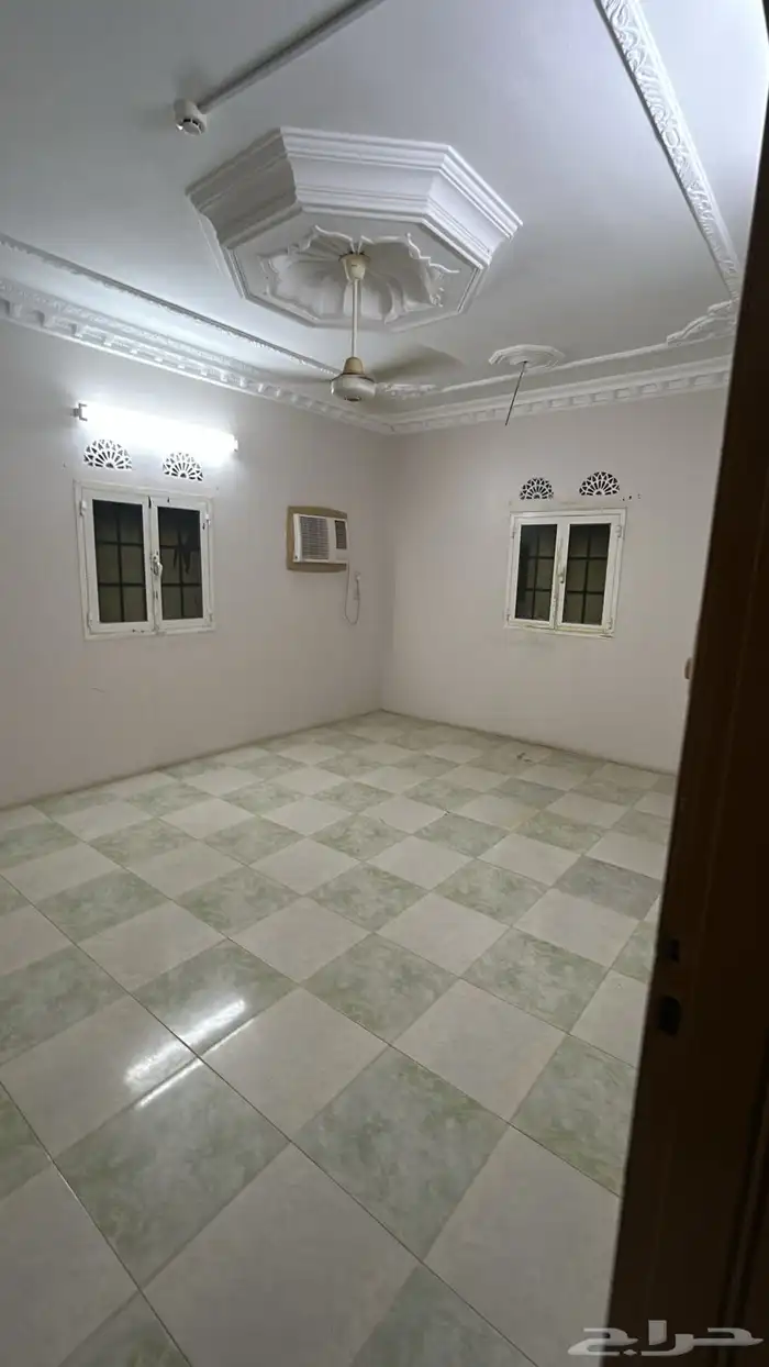 عمارة للايجار جازان مخطط 5 على شارعين. 5