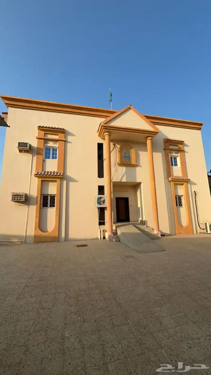 عمارة للايجار جازان مخطط 5 على شارعين. 0