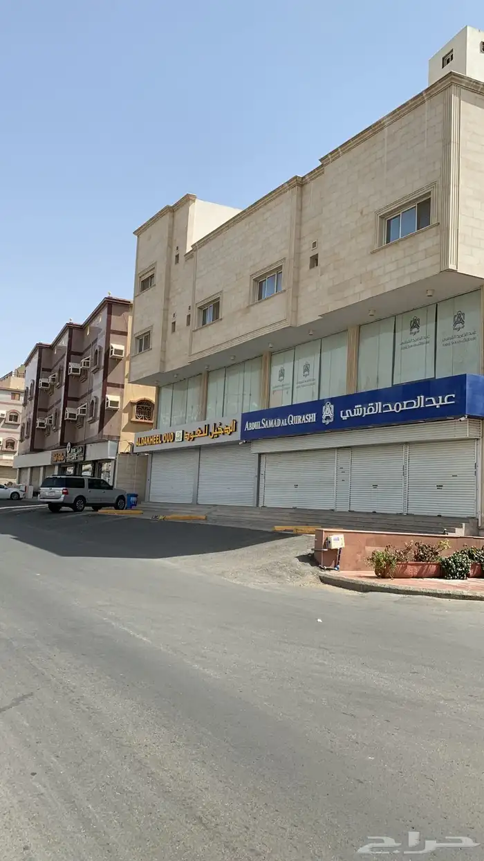 عمارة تجارية للبيع على شارعين في موقع مميز بدخل 7.5 2