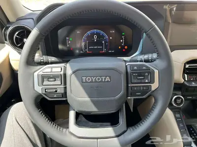 تويوتا برادو TXL3 بنزين 2025 ذهبي غامق 9