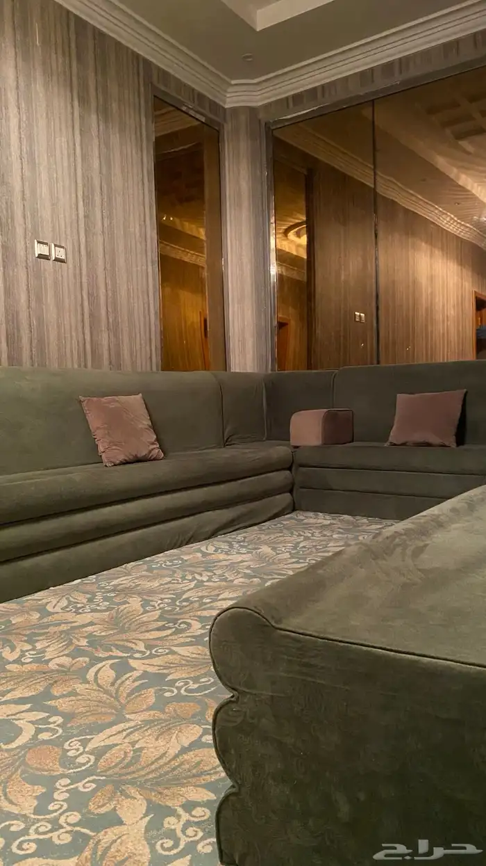 كنب شبه جديد إسفنج قوي ويتحمل 0