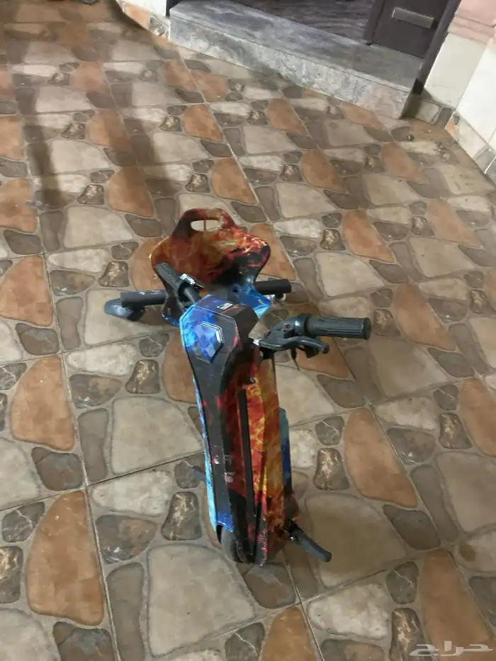 سكوتر كهربائي مزود بسرعه 0