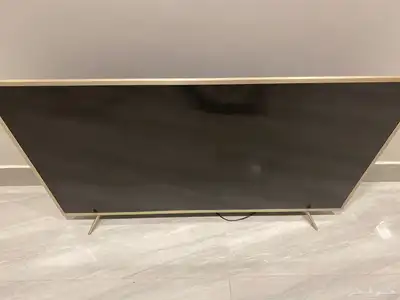 شاشه سليمه ما فيها الا مشكله وحده ضلام اشوي اذا شغلتها فقط 1