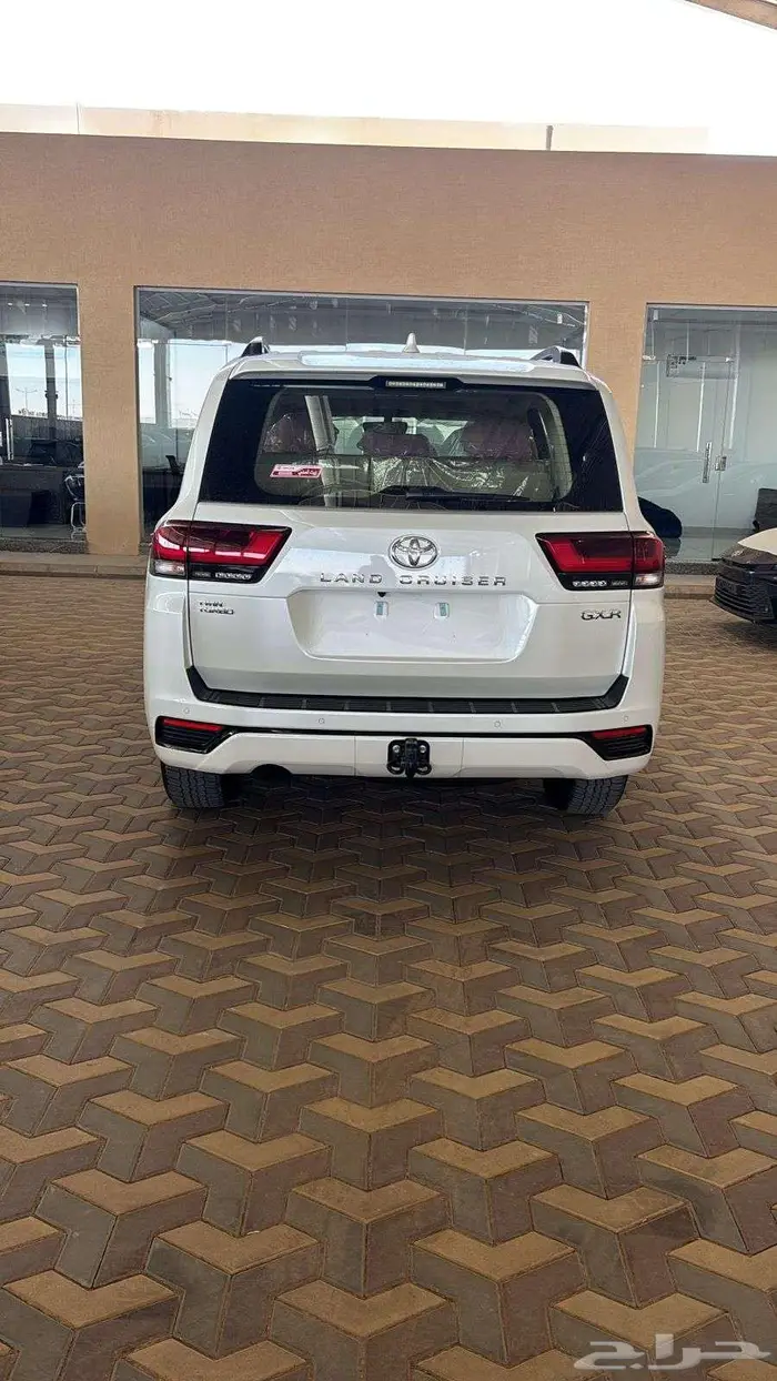 لاند كروزر رقم 2 بنزين -GXR L2 2025 6