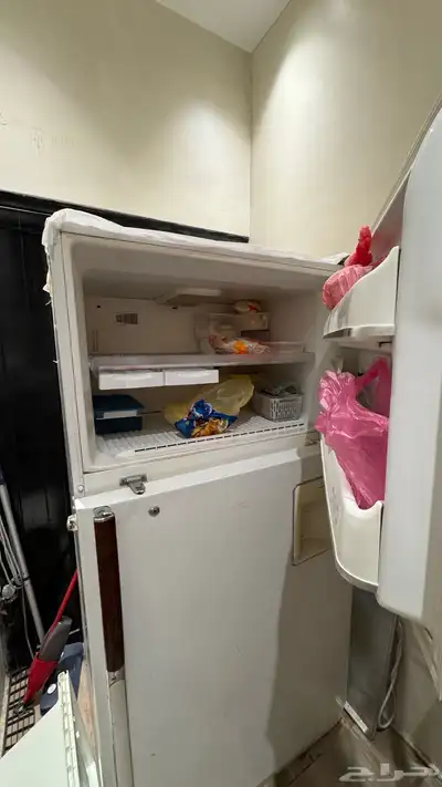 للبيع ثلاجة LG ابيض 1