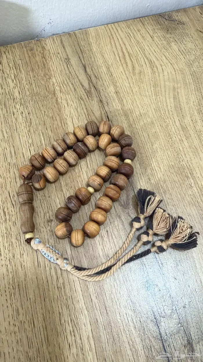 مجموعه كبيره من الأعواد والسبح والهدايا بأسعار مخفضة 10