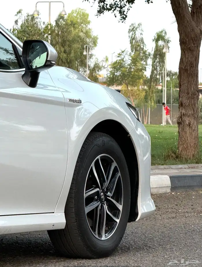 للبيع كامري هايبرد LE موديل 2024 13