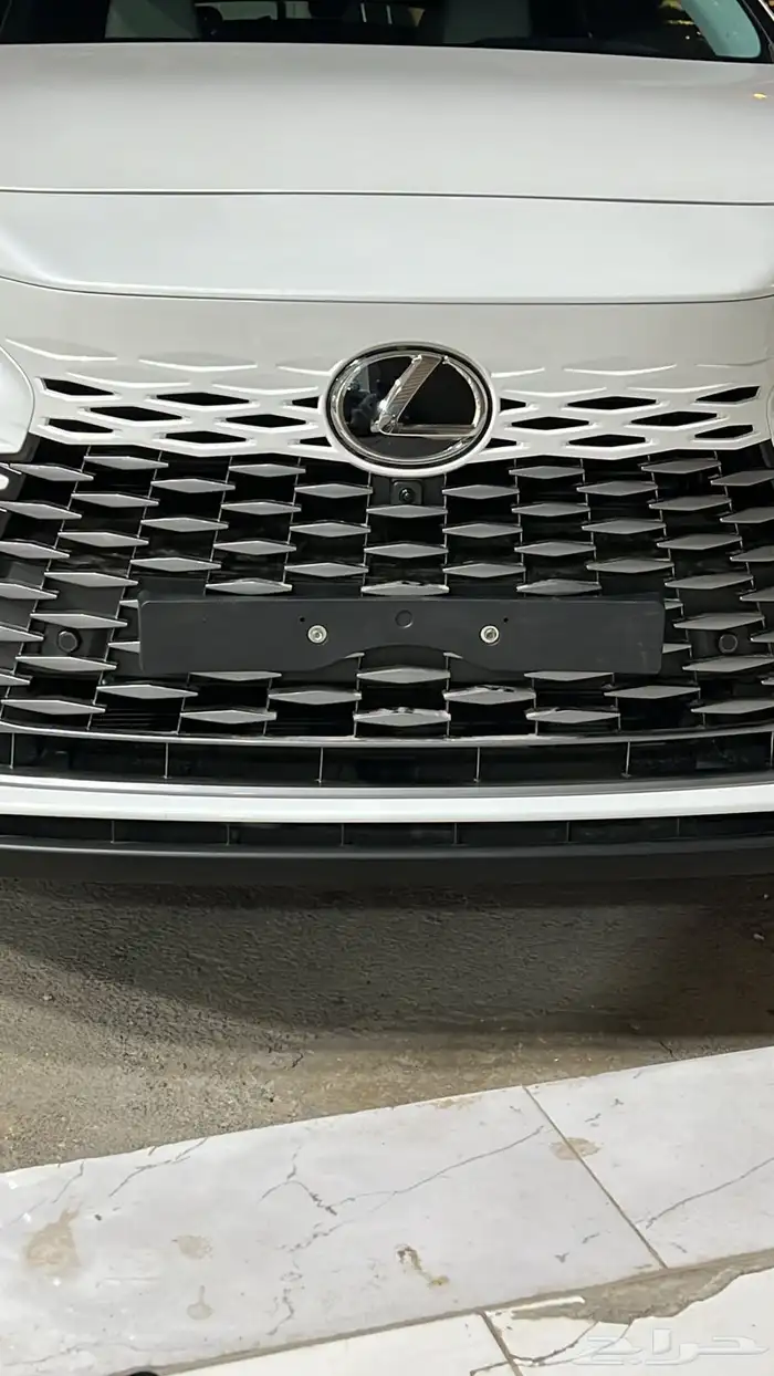 قاعده لوحه طويله افالون مرسيدس E300  63