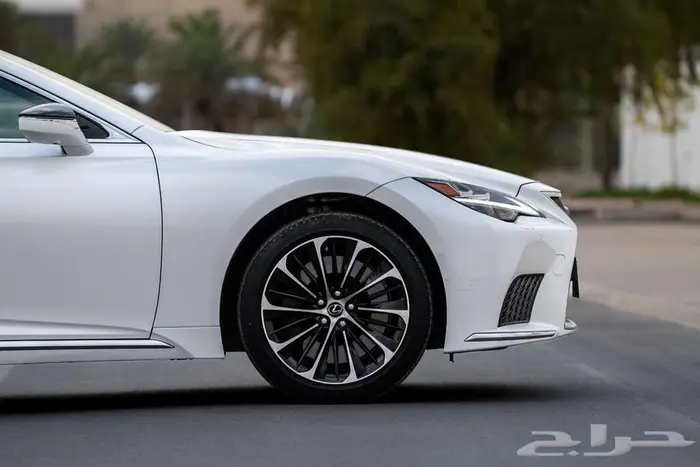 لكزس LS500 CC عبداللطيف جميل مخزنة أول مستخدم من الوكالة2021 16