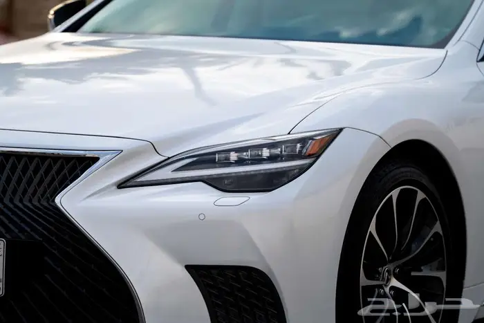 لكزس LS500 CC عبداللطيف جميل مخزنة أول مستخدم من الوكالة2021 15