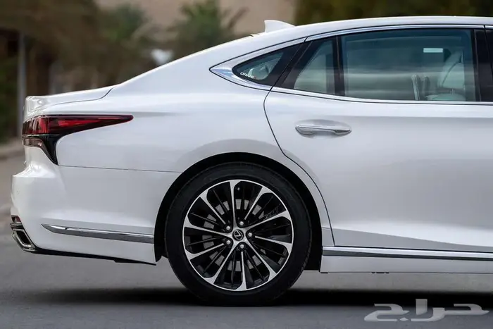 لكزس LS500 CC عبداللطيف جميل مخزنة أول مستخدم من الوكالة2021 10