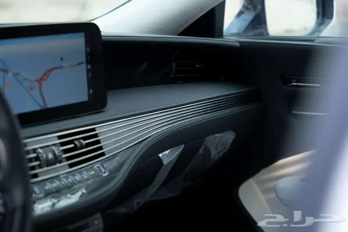 لكزس LS500 CC عبداللطيف جميل مخزنة أول مستخدم من الوكالة2021 35