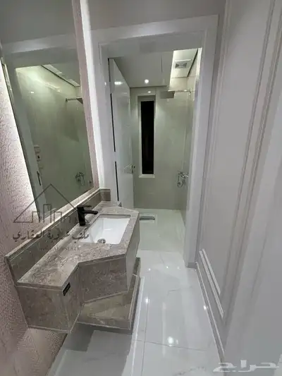 للبيع فيلا روف علوي حي الصفاء 1