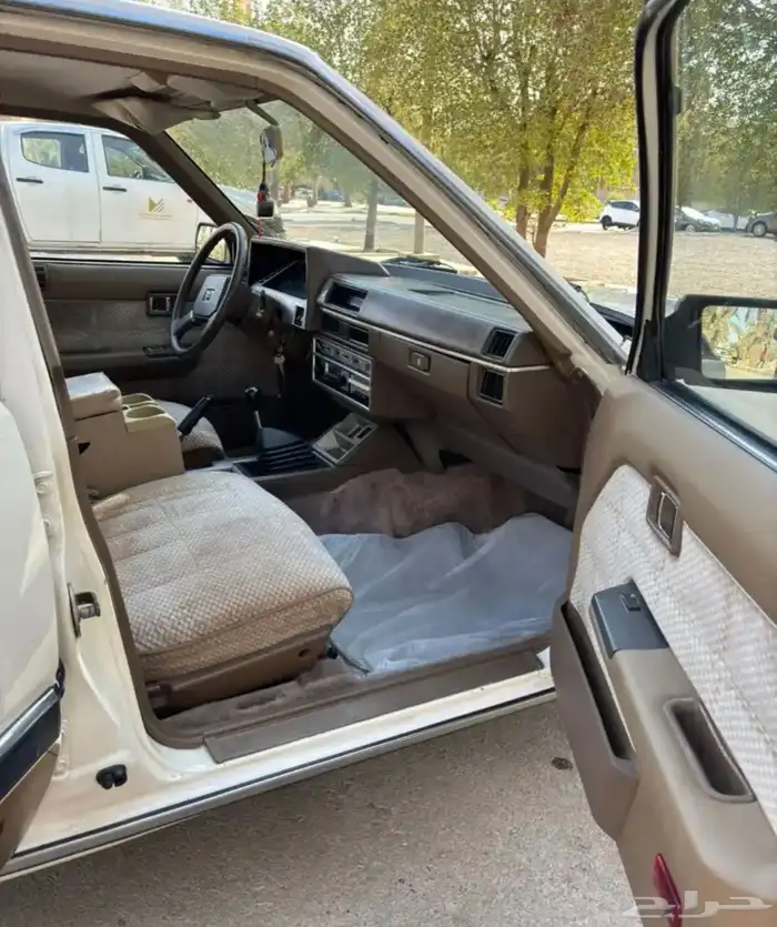 نيسان لوريل 200 L كلاسيك 10