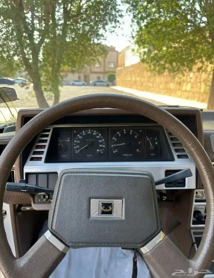 نيسان لوريل 200 L كلاسيك 12