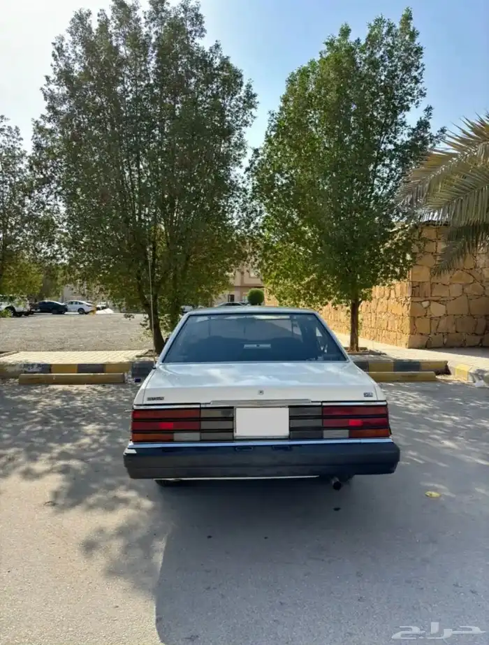 نيسان لوريل 200 L كلاسيك 1