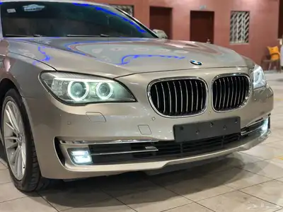 بي ام 730 (مخززنه)2013 عداد90 الف مواصفات740 وكاله 26