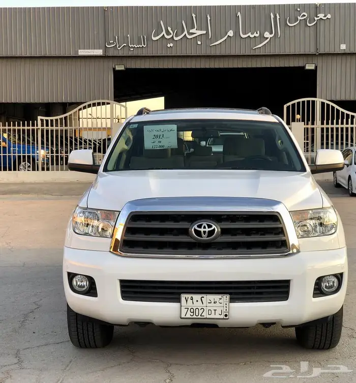 معرض الوسام الجديد بالجبيل للسيارات المميزه 2