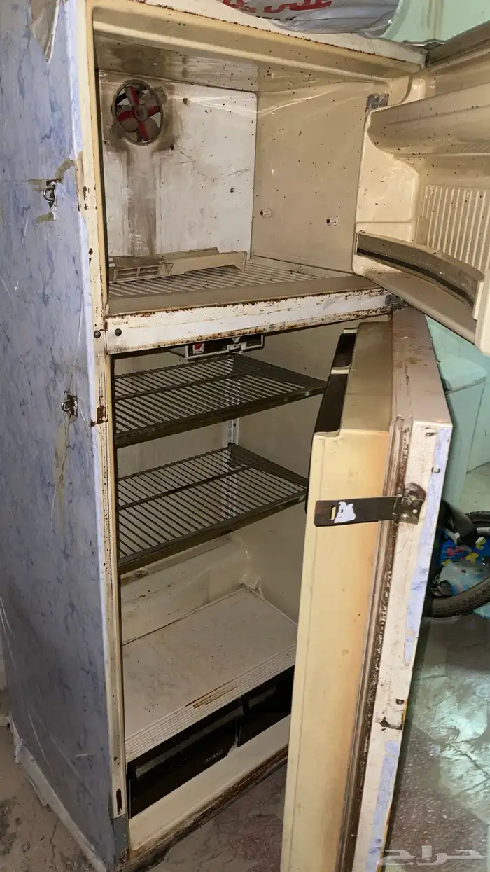 ثلاجة للبيع ويوجد اغراض اخرى 1