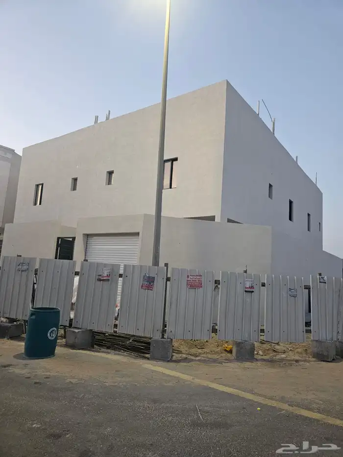 فيلا للبيع بحي الامواج 3