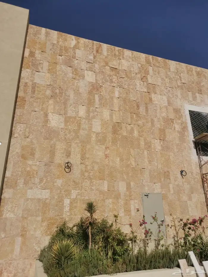 مطلوب عمال حجر و صبغ و بلاط للعمل بالراتب في الخبر 5