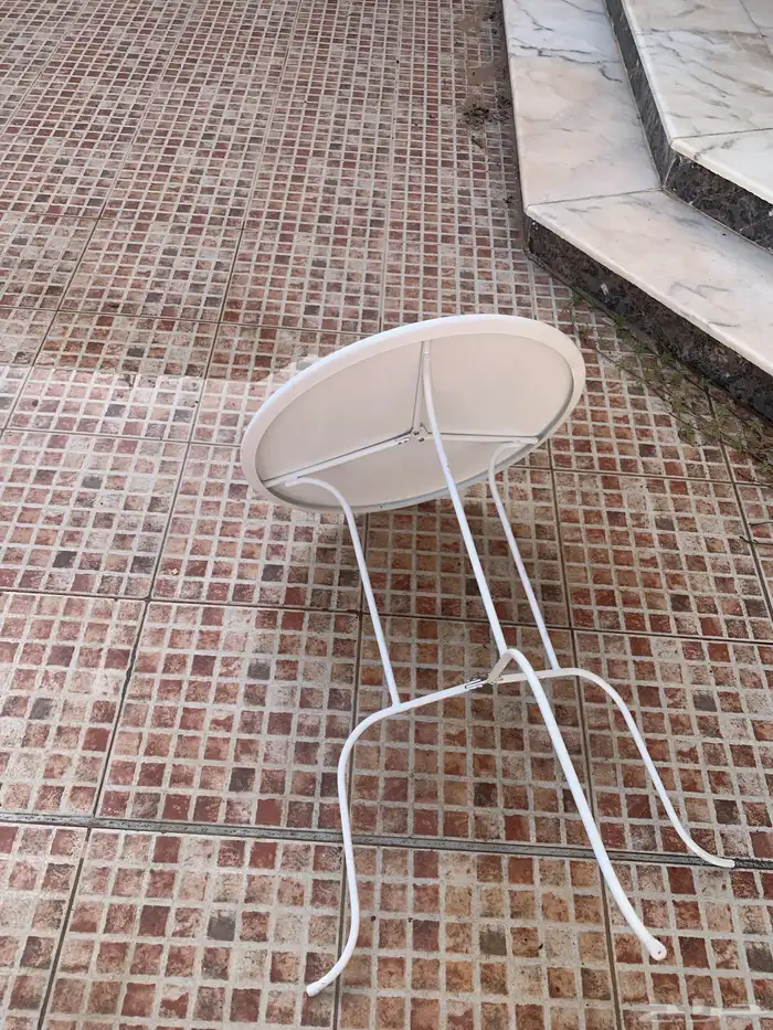 طاولة من ايكيا 2