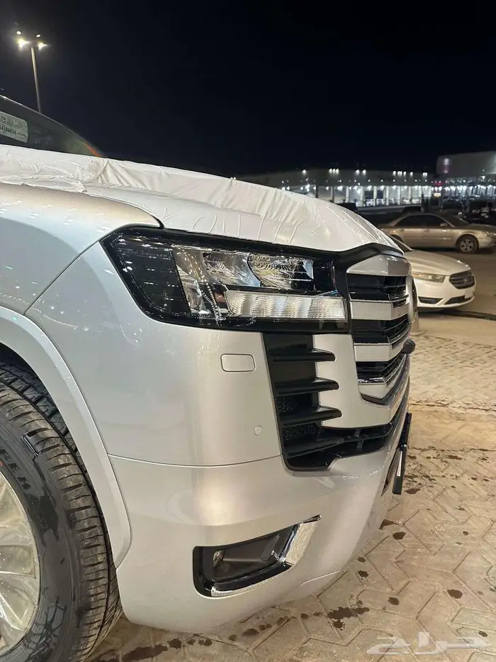 لاندكروزر GXR L3 موديل 2025 (ذهبي -رمادي -اسود) 14