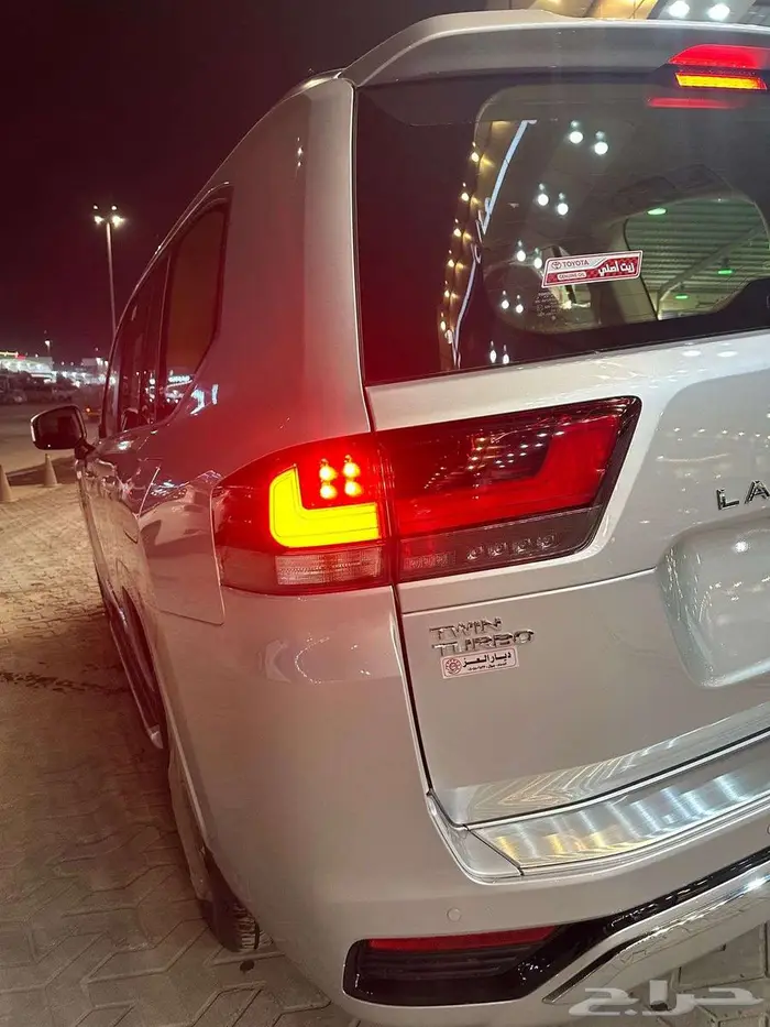 لاندكروزر GXR L3 موديل 2025 (ذهبي -رمادي -اسود) 21