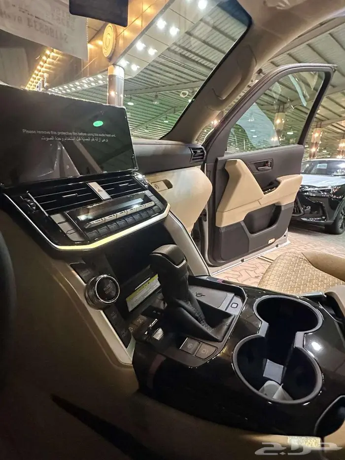 لاندكروزر GXR L3 موديل 2025 (ذهبي -رمادي -اسود) 22