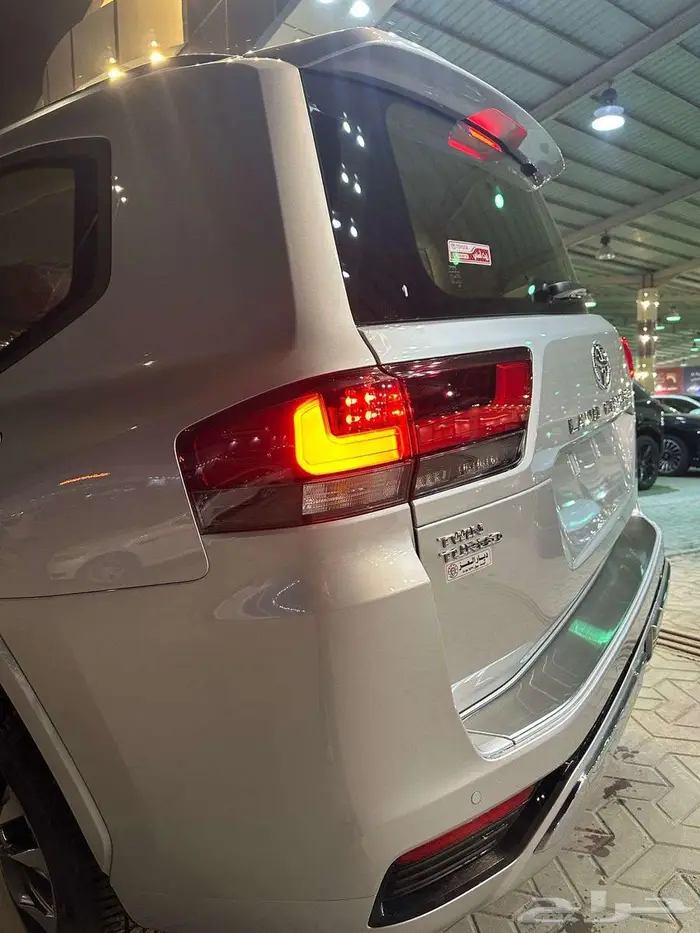 لاندكروزر GXR L3 موديل 2025 (ذهبي -رمادي -اسود) 7