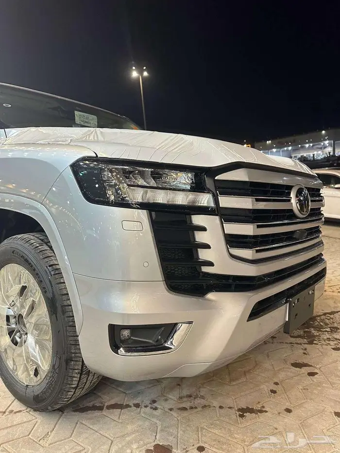 لاندكروزر GXR L3 موديل 2025 (ذهبي -رمادي -اسود) 4