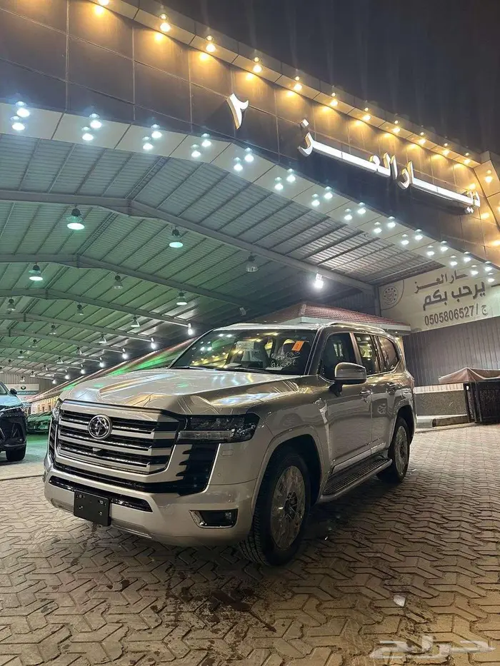 لاندكروزر GXR L3 موديل 2025 (ذهبي -رمادي -اسود) 25