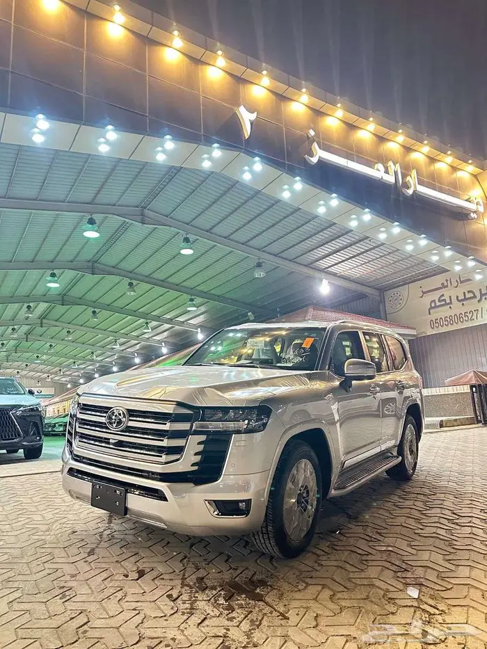لاندكروزر GXR L3 موديل 2025 (ذهبي -رمادي -اسود) 6