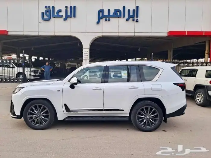 لكزس LX600 م2023 اف سبورت 4
