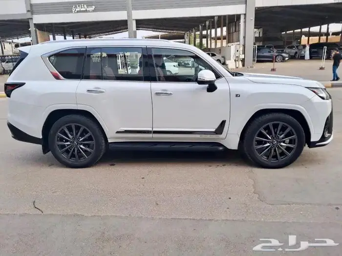 لكزس LX600 م2023 اف سبورت 5