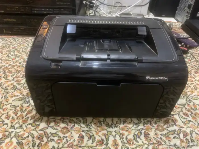 طابعة ليزر HP احادية اللون اسود HP1102 وHP1102W شبه جديدة 6