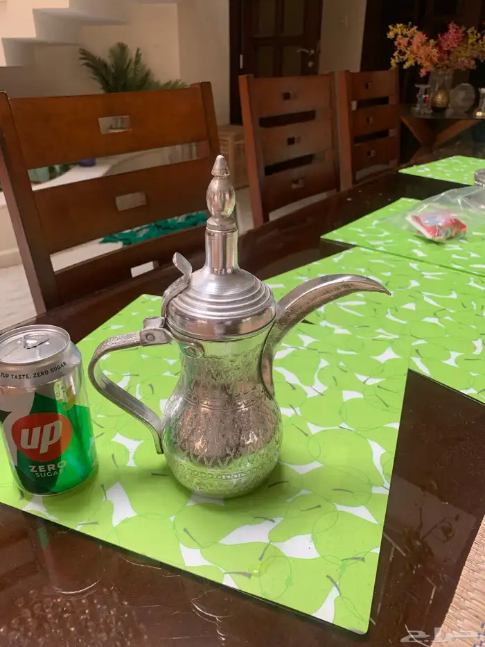 دلة قهوة معدن منقوشة 1