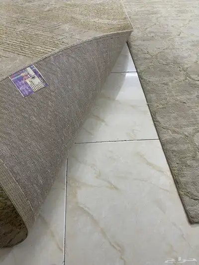 سجادة طويلة والثانية مربعة نظيف 2