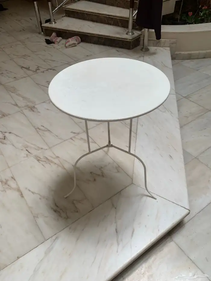 طاولة من ايكيا 3