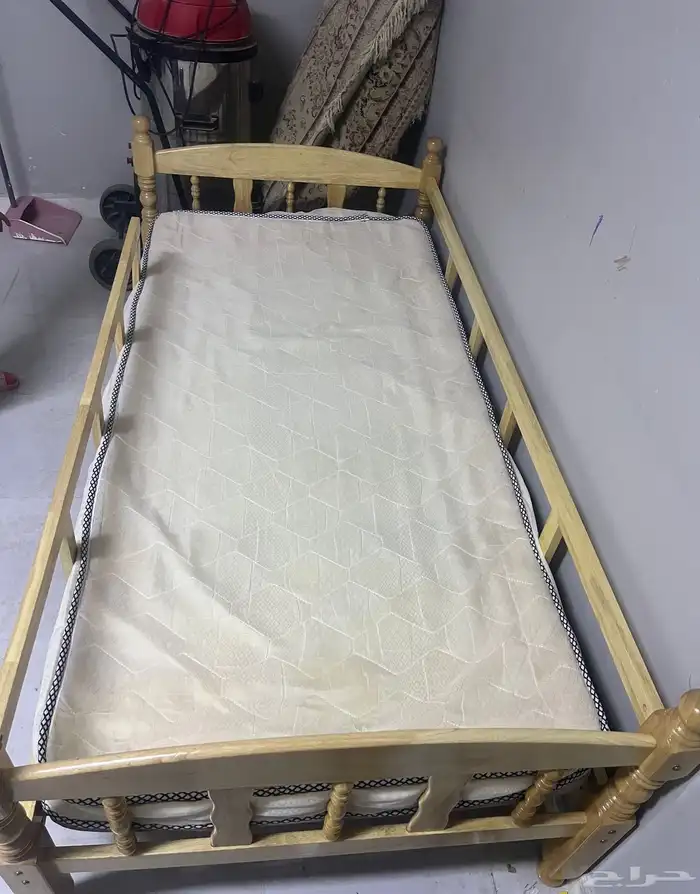 سرير اطفال خشب ابانوس مع المرتبه 2