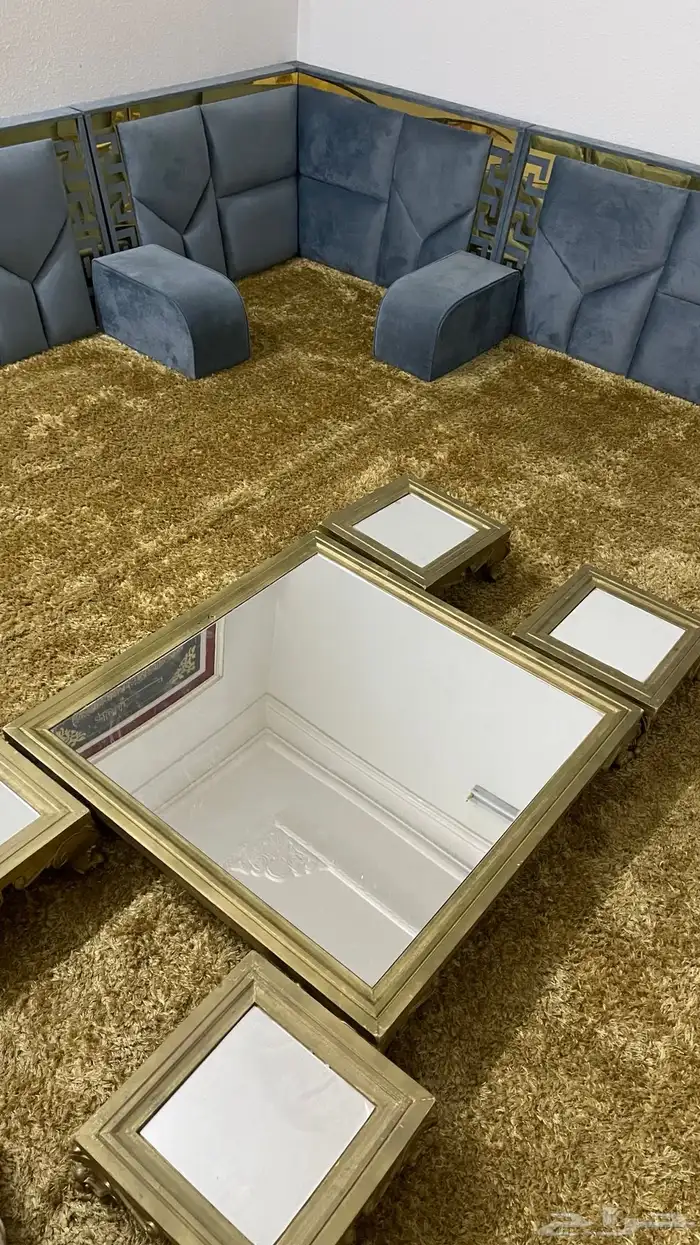 طاوله ضيافه ارضيه الكبيره مربع 1