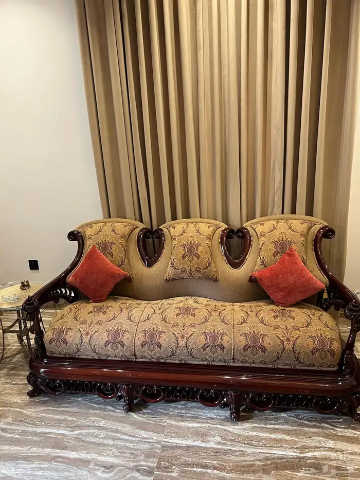 للبيع انتري كلاسك من خشب الزان المحفور 0